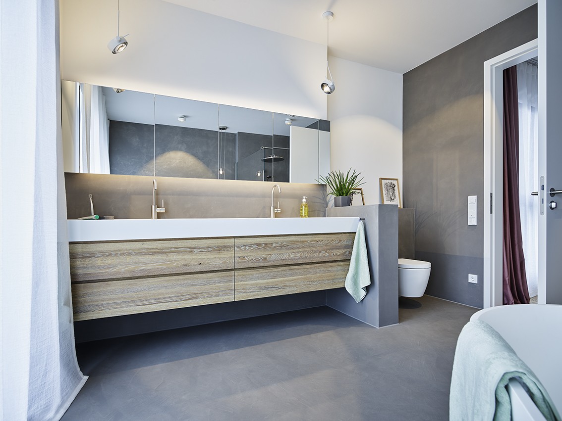 innenarchitekt frankfurt wiesbaden mainz darmstadt penthouse bad waschtisch freistehende badewanne licht grau holz