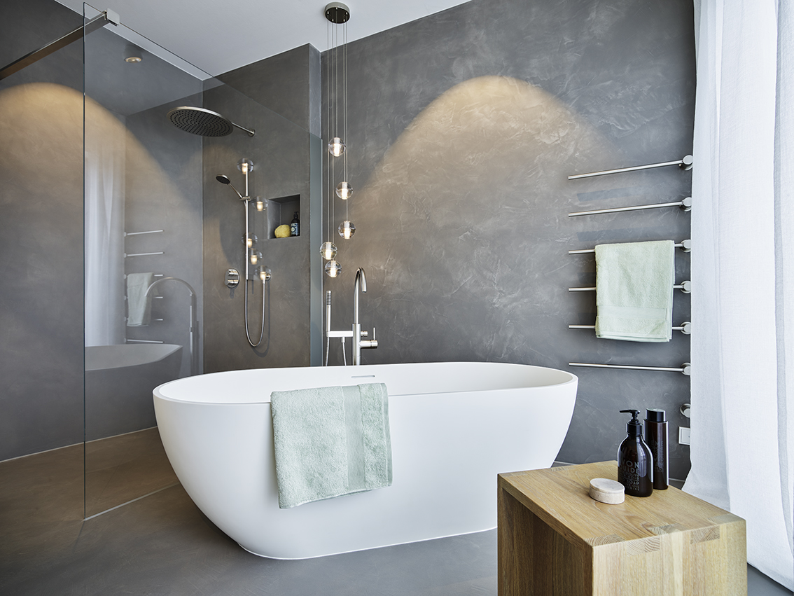 innenarchitekt frankfurt wiesbaden mainz darmstadt penthouse bad waschtisch freistehende badewanne licht grau holz
